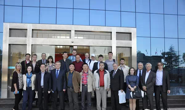 俄羅斯激光應(yīng)用調(diào)研團(tuán)來鴻鐳激光參觀